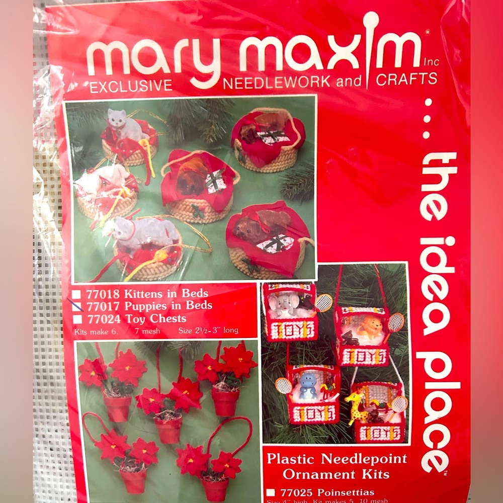 NOS Mary Maxim Plastic CHRISTMAS ORNAMENT Puppies in Beds SET Needlepoint DIY